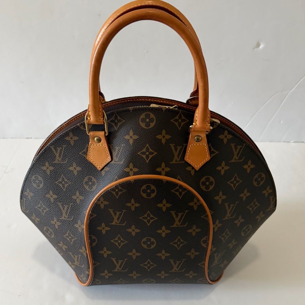 Louis Vuitton Monogram Ellipse - Picture 2 of 16